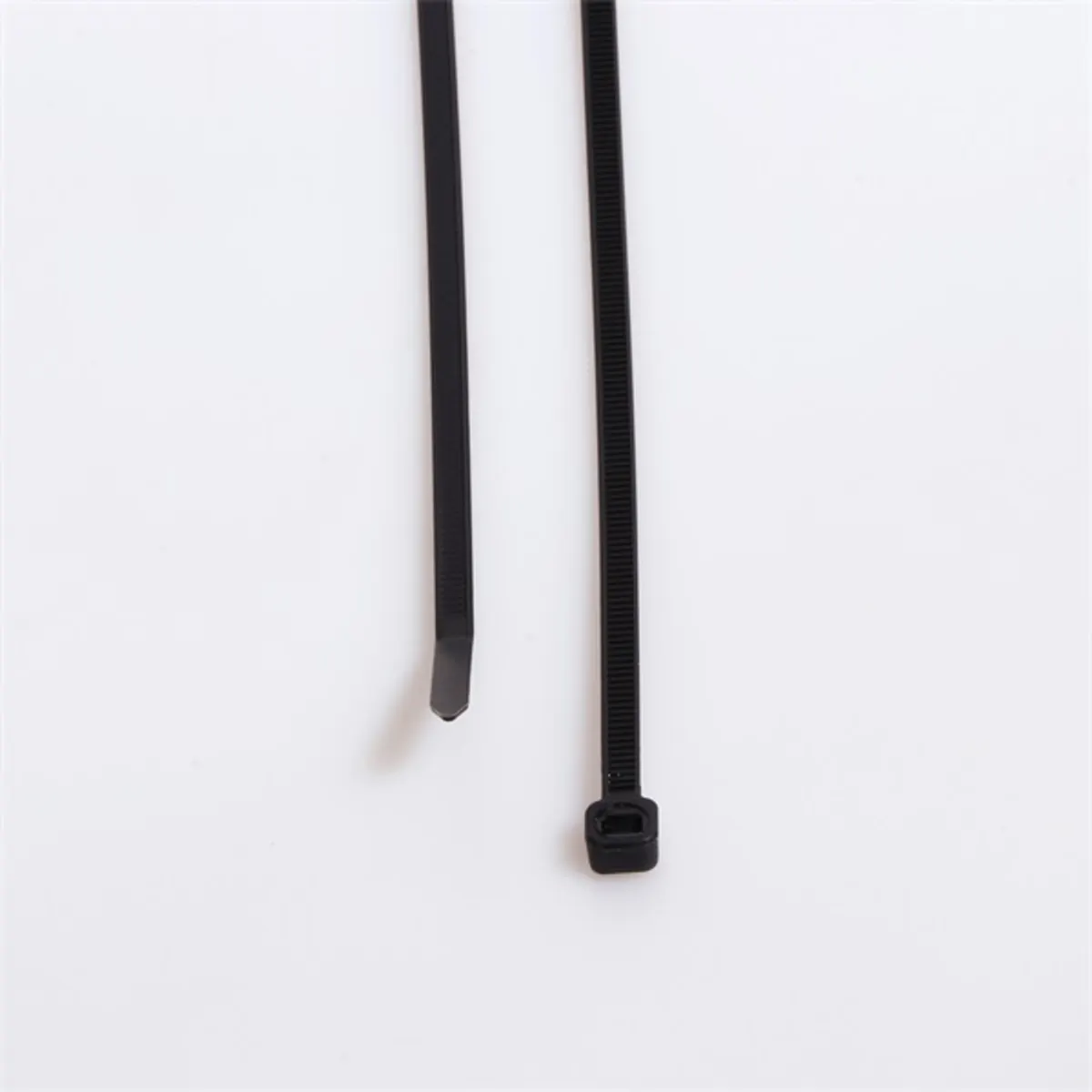 Iris Electric 100 db fekete 140x3,6mm kábelkötegelő, gyorskötöző, kötegelő, UV álló #3