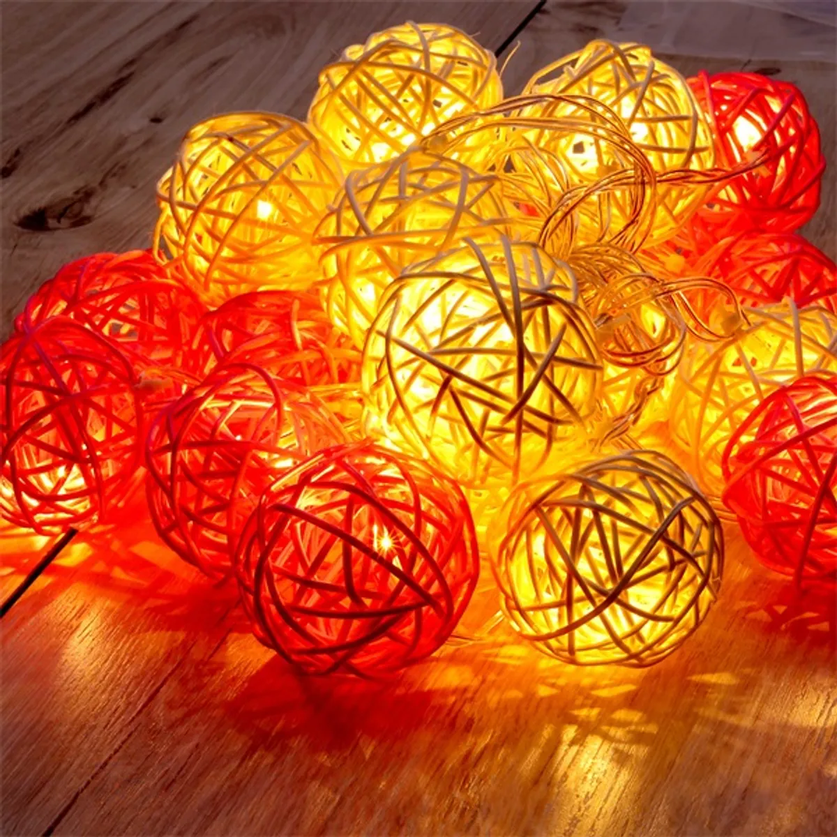 Iris Gömb alakú fonott/rattan/4m/fehér/20db LED-es/3xAA elemes fényfüzér, fénydekoráció #2