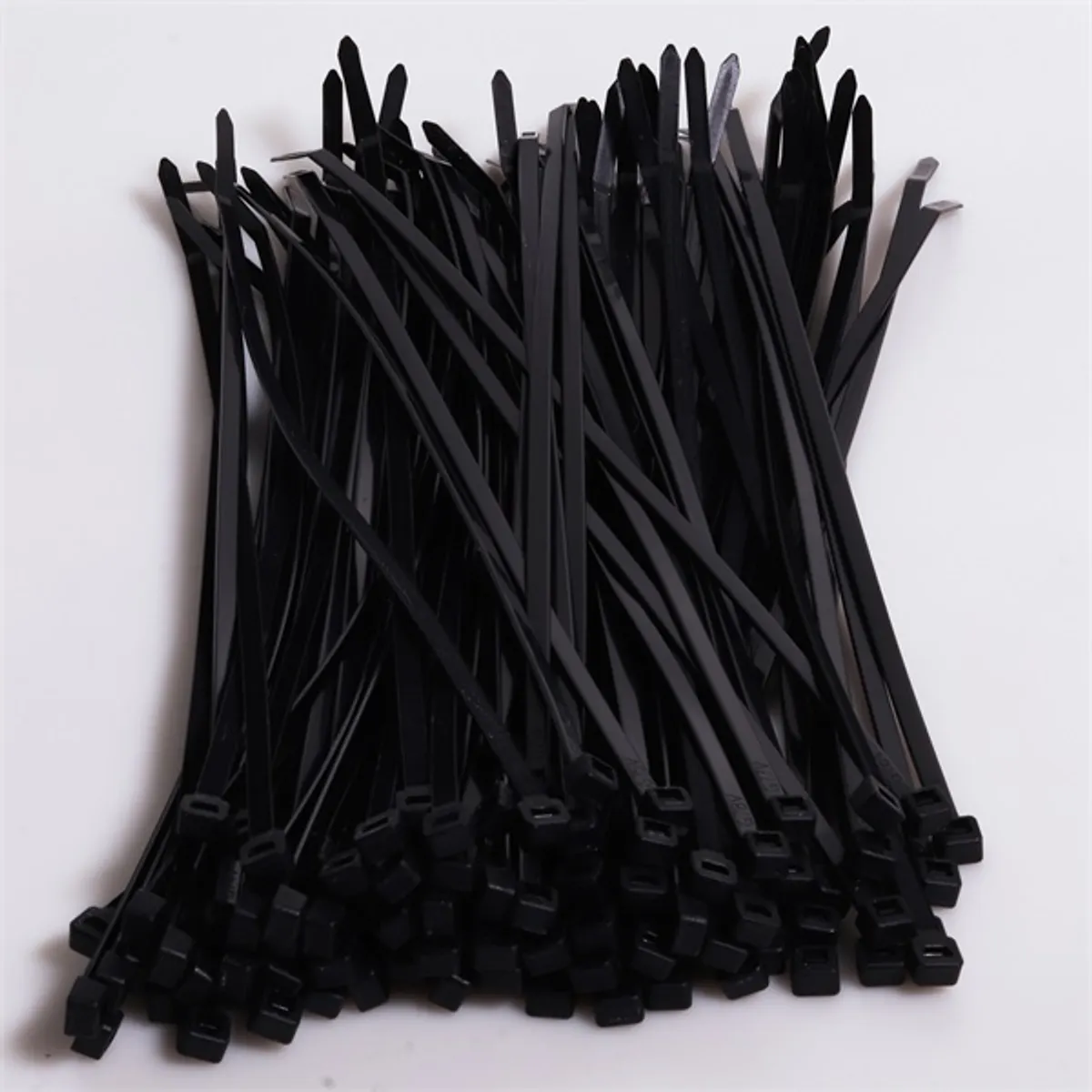 Iris Electric 100 db fekete 200x2,5mm kábelkötegelő, gyorskötöző, kötegelő, UV álló #1