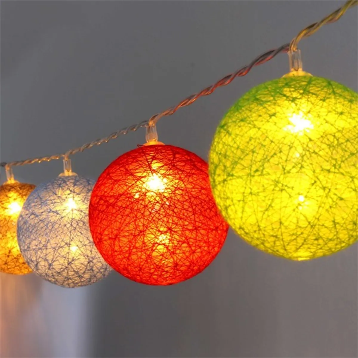 Iris Gömb alakú 6cm/színes fonott/1,5m/barna-piros-kék-zöld/10db LED-es/USB-s fényfüzér, fénydekoráció #1