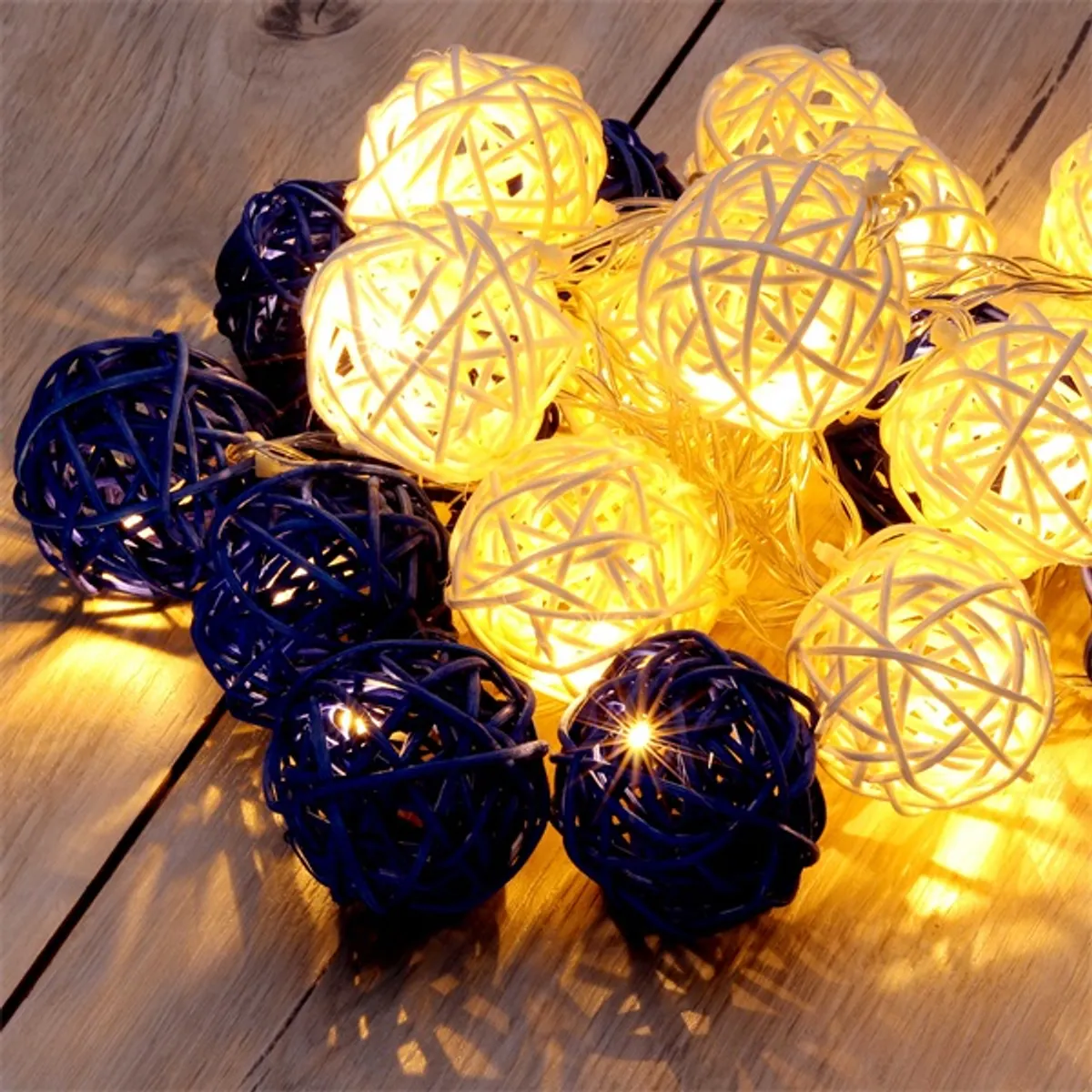 Iris Gömb alakú fonott/rattan/4m/fehér + kék/20db LED-es/3xAA elemes fényfüzér, fénydekoráció #2