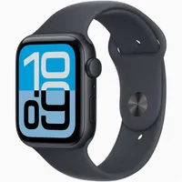Apple Watch SE3 GPS-es (44mm) éjfekete alumínium tok, éjfekete M/L sportszíjas okosóra #1