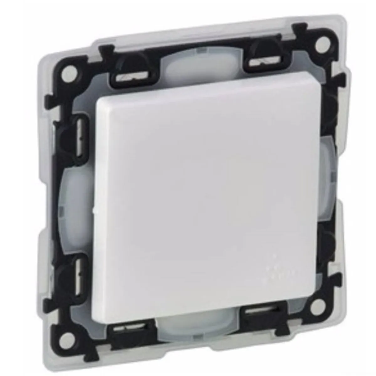 Legrand 752164 Valena Life IP44 16A fehér 2 pólusú kapcsoló #1
