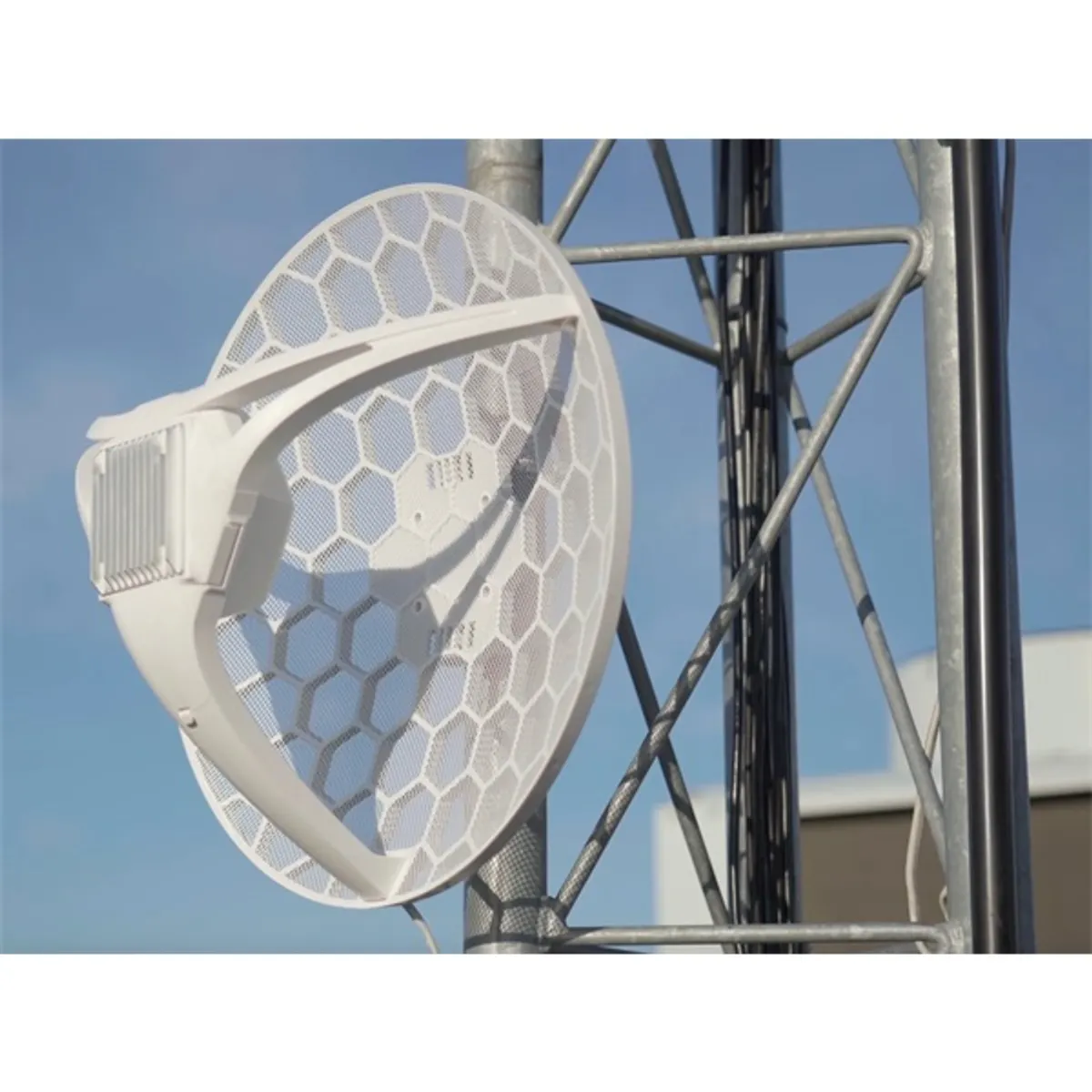 MikroTik LHG LTE18 kit 1xGbE LAN port LTE CAT18 modem 17dBi integrált antenna #5