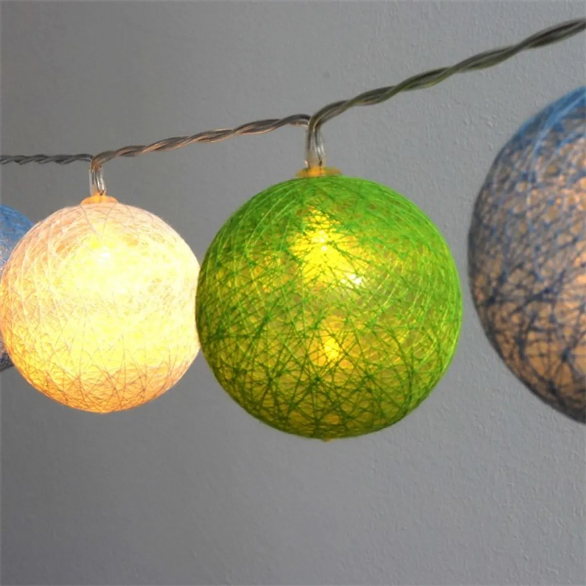 Iris Gömb alakú 6cm/színes fonott/3m/zöld-kék-fehér/20db LED-es/USB-s fényfüzér, fénydekoráció #1