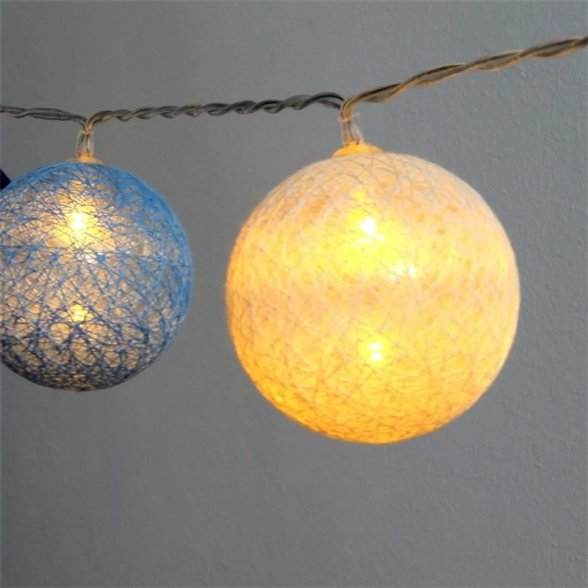 Iris Gömb alakú 6cm/színes fonott/3m/kék-v.kék-fehér/20db LED-es/USB-s fényfüzér, fénydekoráció #1