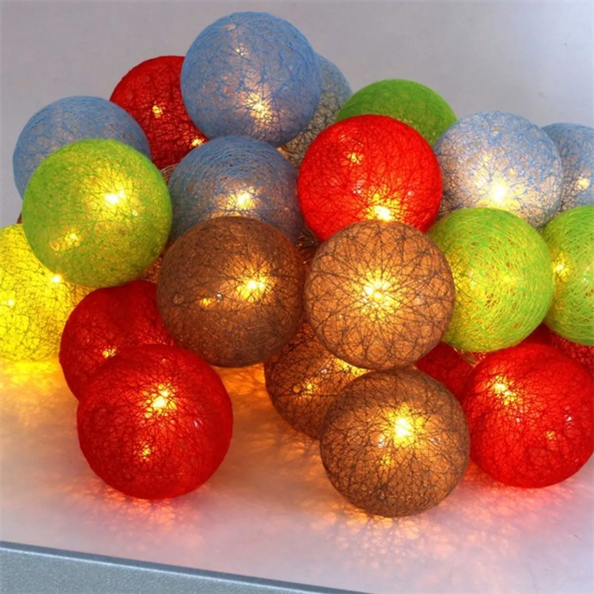 Iris Gömb alakú 6cm/színes fonott/4,5m/barna-piros-kék-zöld/30db LED-es/USB-s fényfüzér, fénydekoráció #3