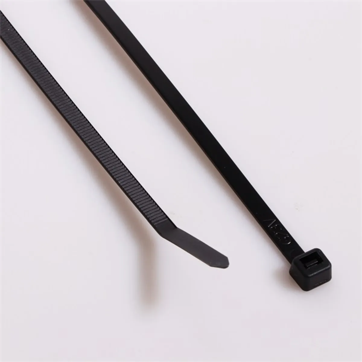 Iris Electric 100 db fekete 200x2,5mm kábelkötegelő, gyorskötöző, kötegelő, UV álló #7