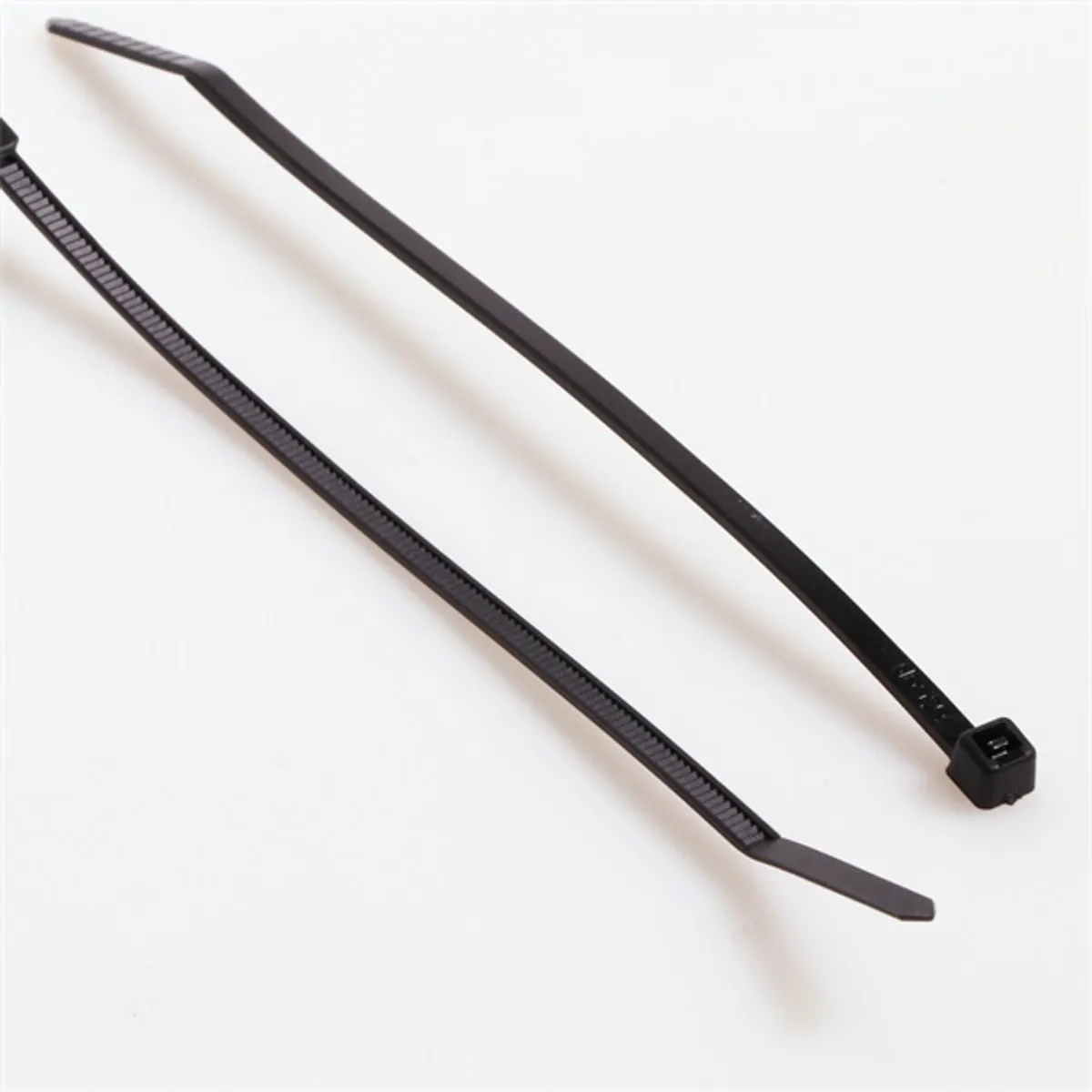 Iris Electric 100 db fekete 780x9,0mm kábelkötegelő, gyorskötöző, kötegelő, UV álló #6