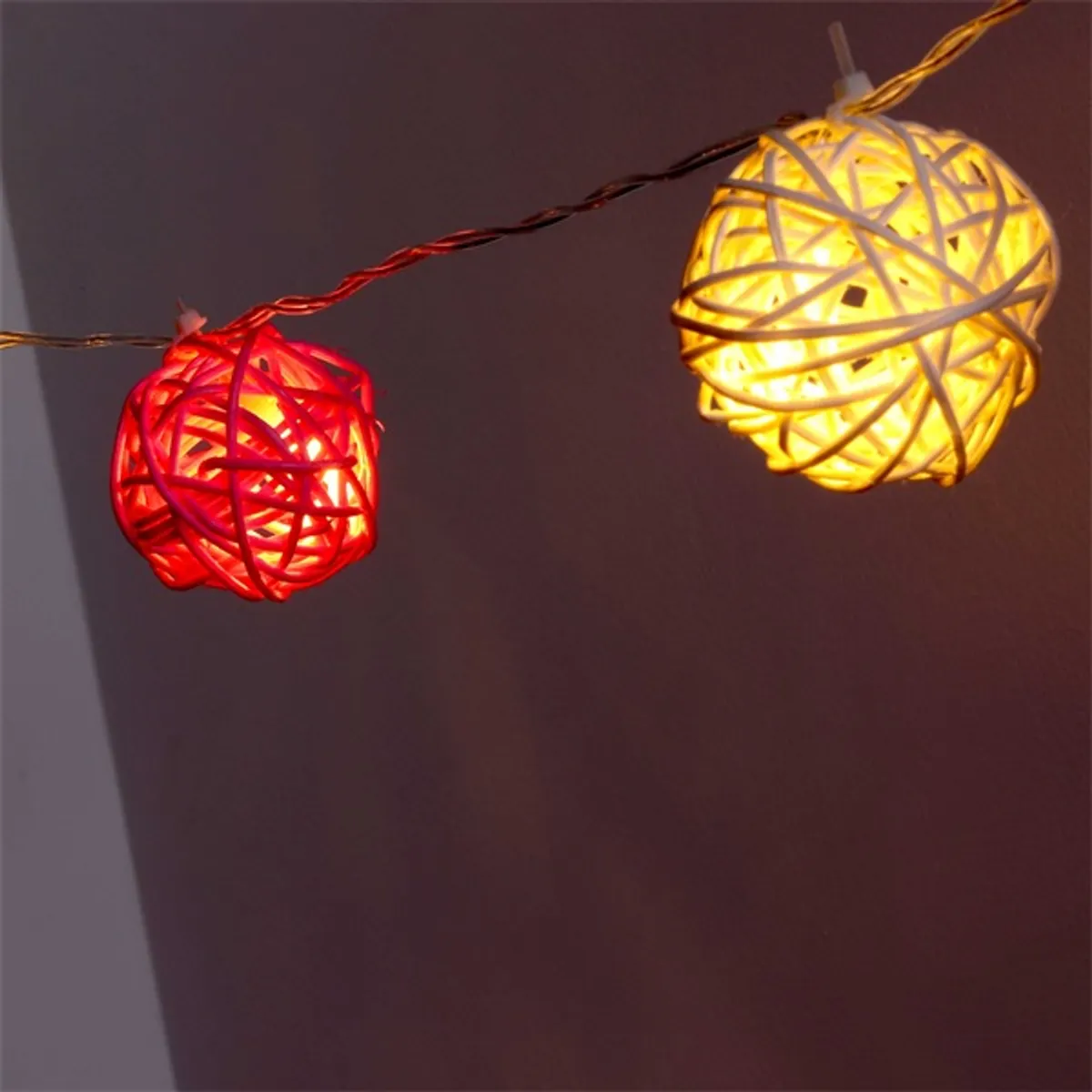 Iris Gömb alakú fonott/rattan/4m/fehér/20db LED-es/3xAA elemes fényfüzér, fénydekoráció #1