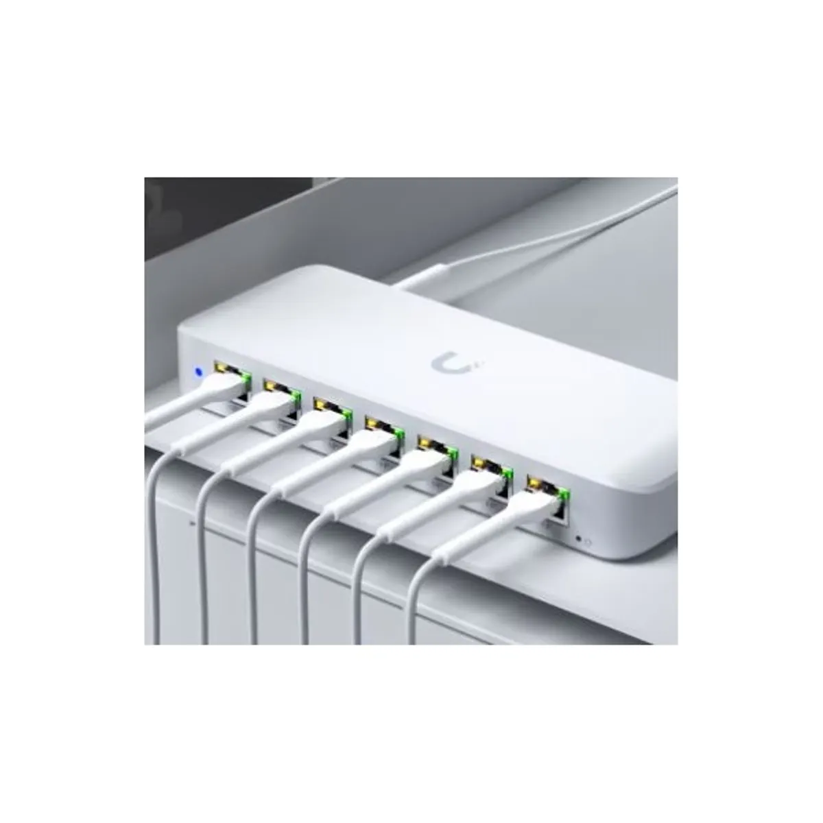 Ubiquiti UniFi USW-Ultra-210W 8xGbE LAN port 7x PoE+ (202W) LAN port L2 menedzselhető switch #2