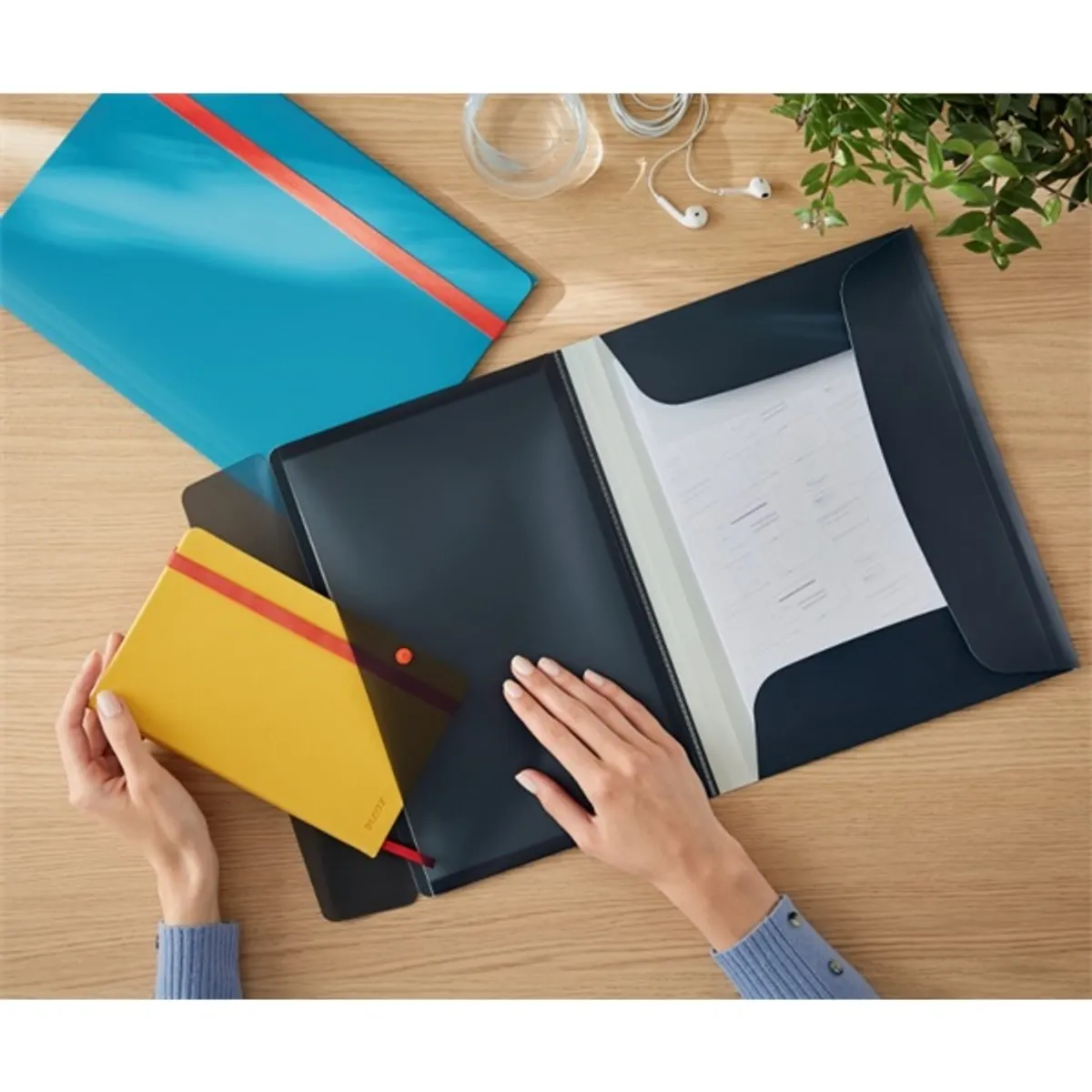 Leitz COSY mobil PP bársony szürke extra tasakos gumis mappa #5