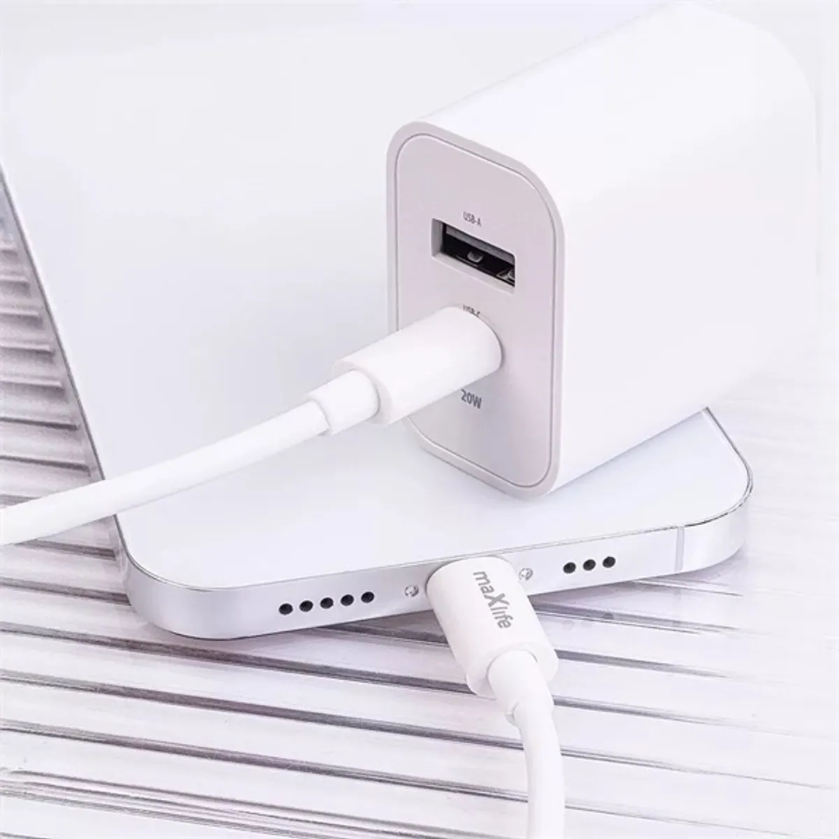 Maxlife ML738423 PD+QC 20W USB + Type-C fehér gyorstöltő adapter + Type-C/Lightning kábel #8