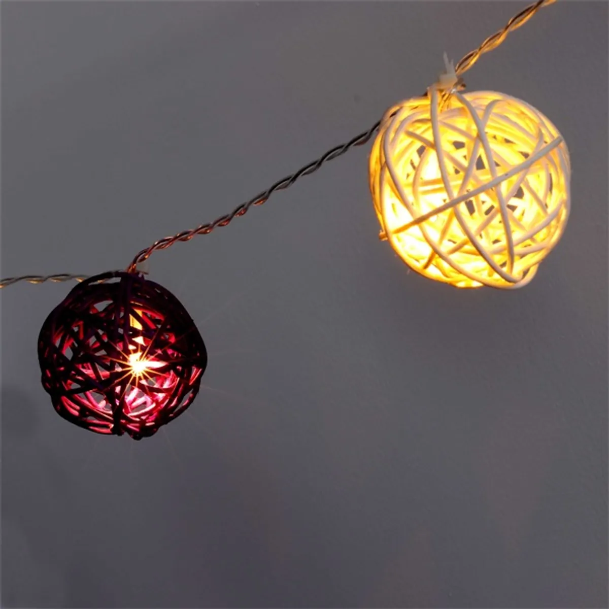 Iris Gömb alakú fonott/rattan/4m/meleg fehér + lila/20db LED-es/3xAA elemes fényfüzér, fénydekoráció #1