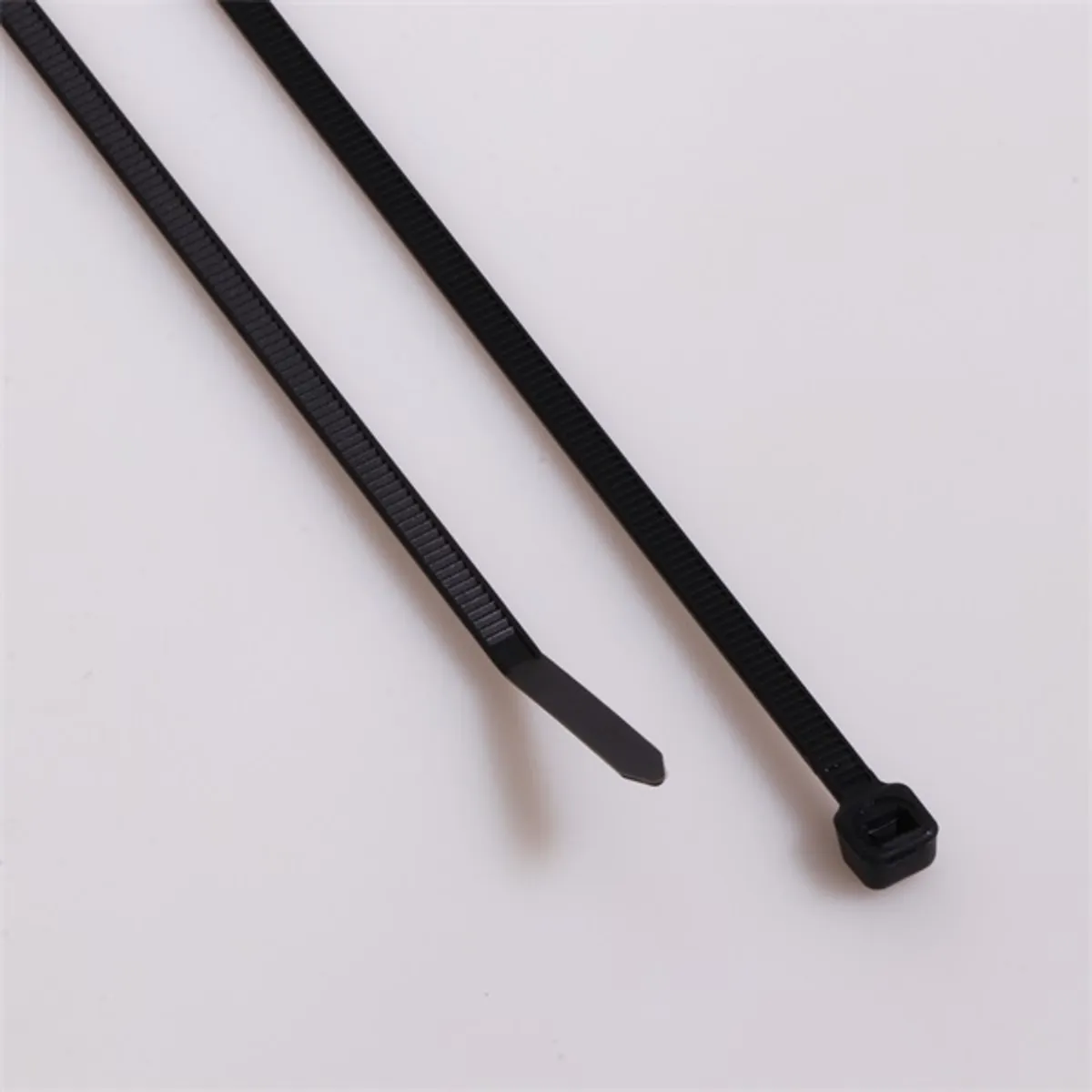 Iris Electric 100 db fekete 200x3,6mm kábelkötegelő, gyorskötöző, kötegelő, UV álló #7