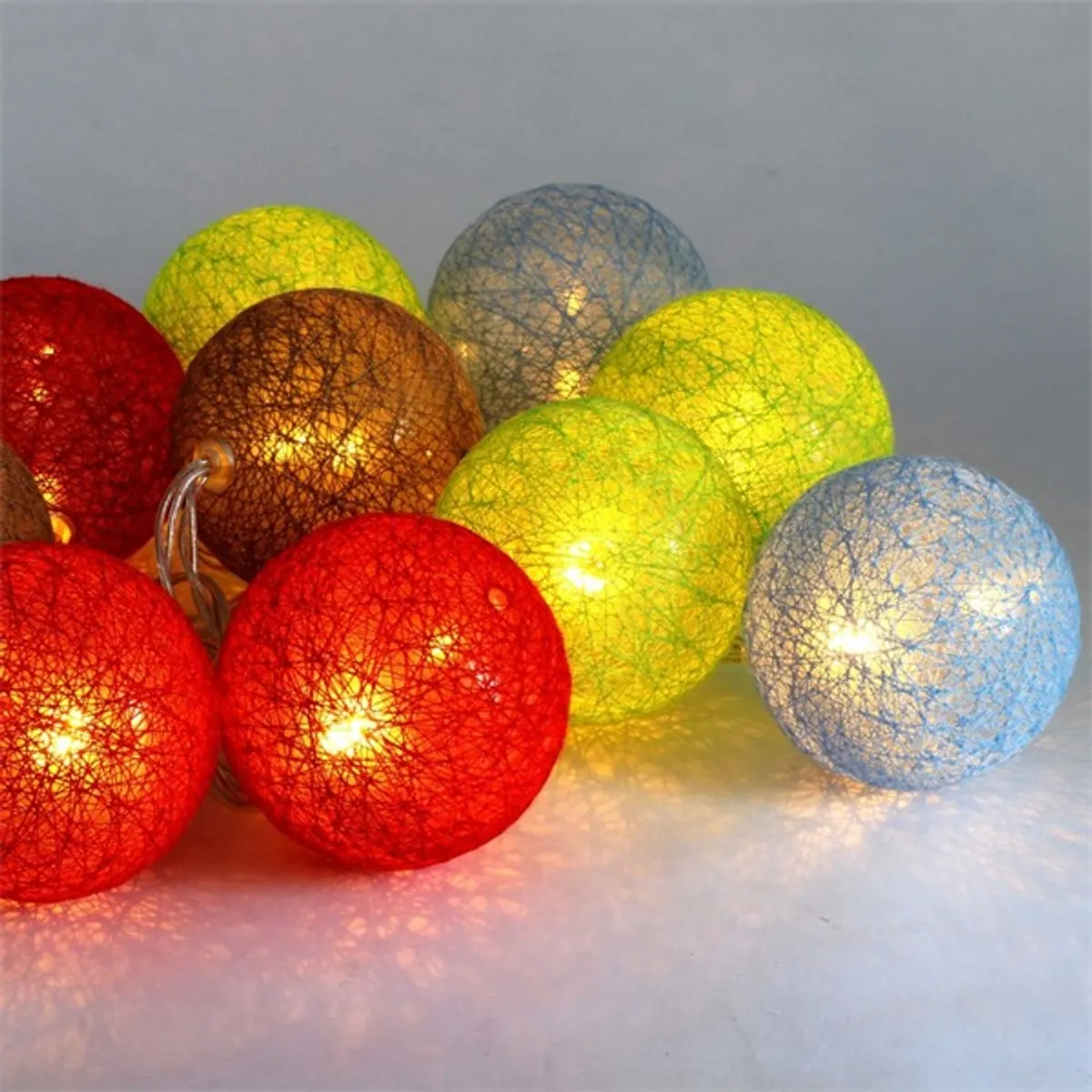 Iris Gömb alakú 6cm/színes fonott/1,5m/barna-piros-kék-zöld/10db LED-es/USB-s fényfüzér, fénydekoráció #2
