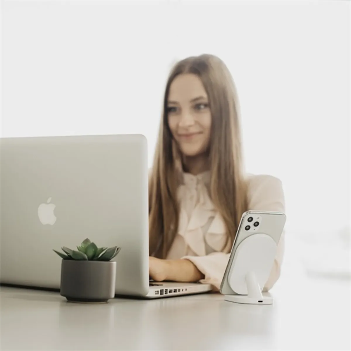 Hama 201686 "QI FABRIC FC-10S" FIC E3 10W vezeték nélküli fehér mobiltelefon töltő #4