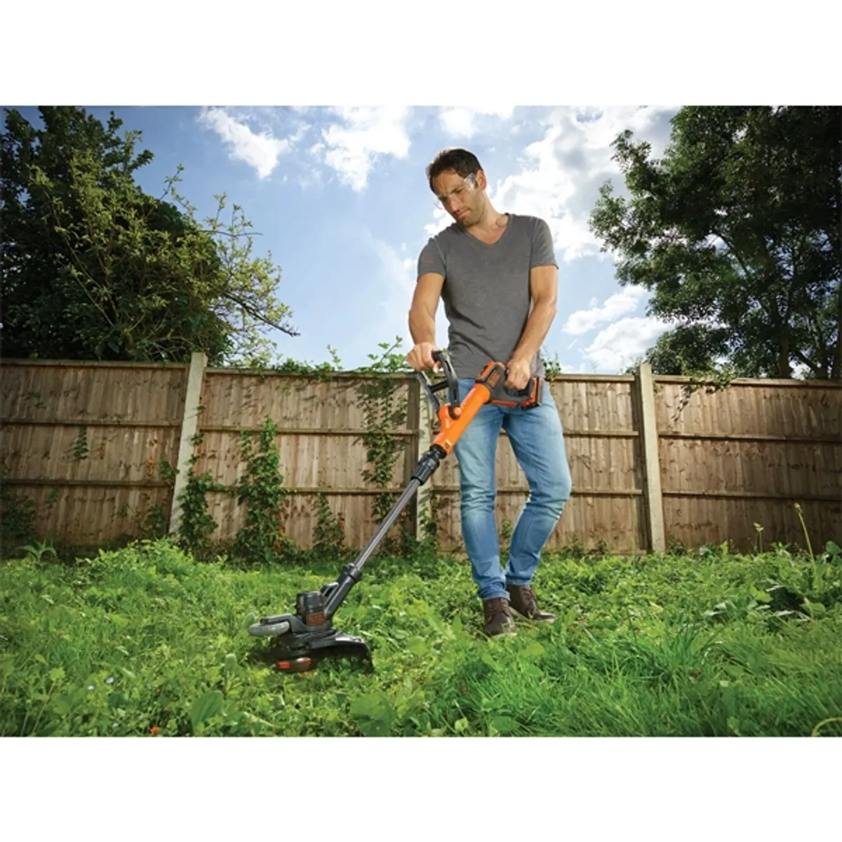 Black & Decker 28 cm vágási szélesség 18V 4.0 Ah Li-Ion akkus fűszegélyvágó #3
