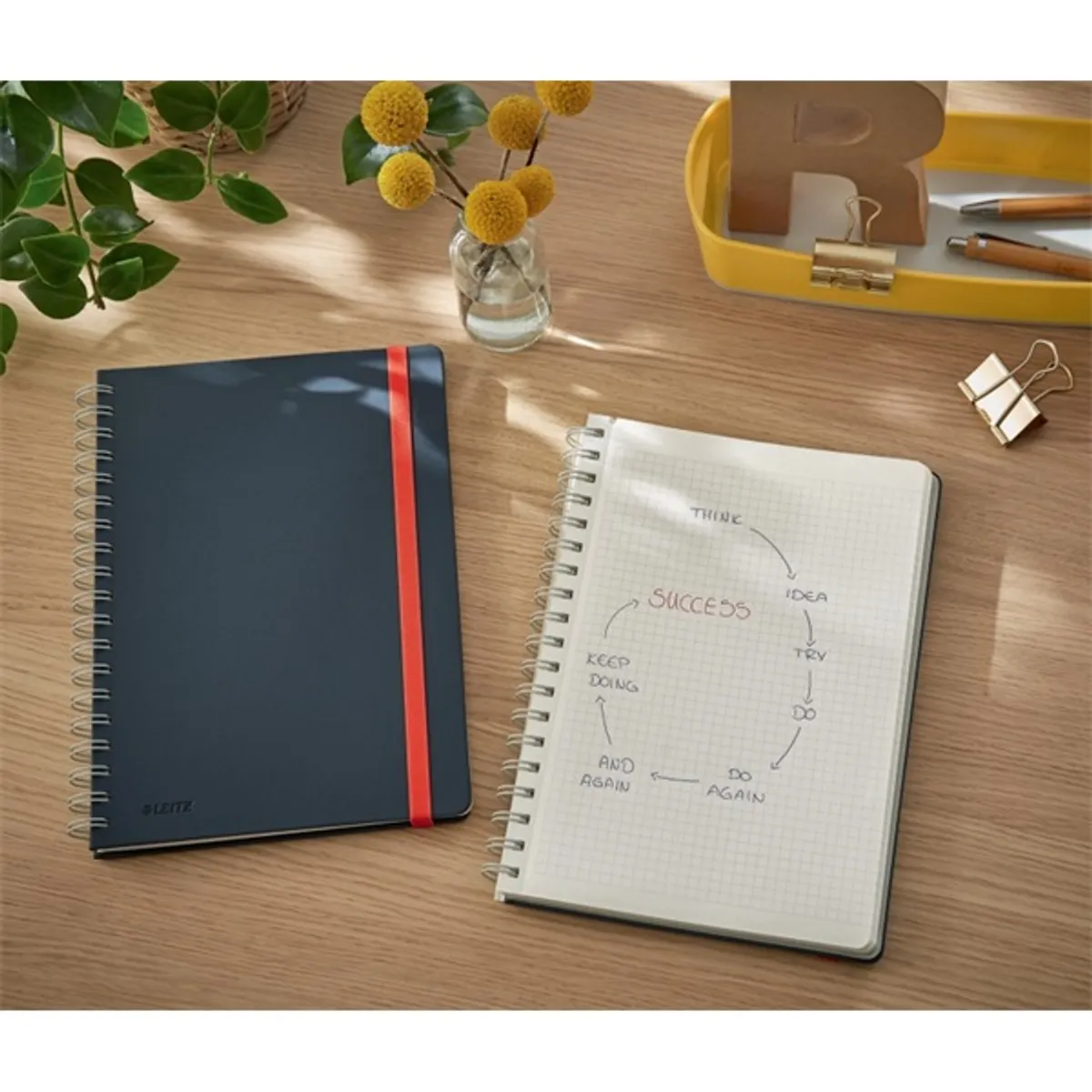 Leitz COSY Soft touch B5 bársony szürke kockás spirálfüzet #6